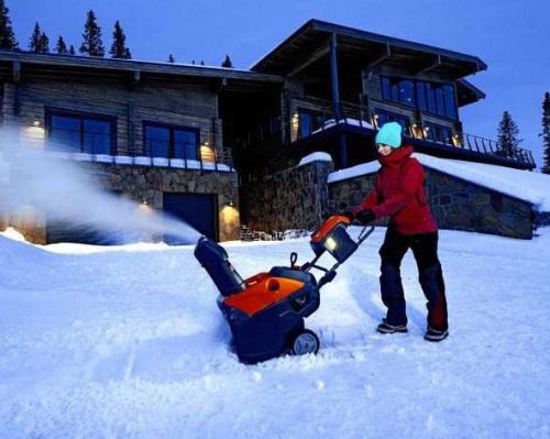 картинка Бензиновый снегоуборщик Husqvarna ST151 фото 2 картинка Бензиновый снегоуборщик Husqvarna ST151 фото 2