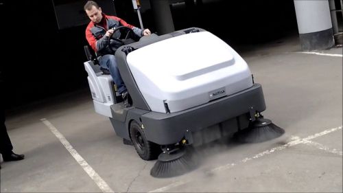 картинка Подметальная машина Nilfisk SR 1601 D3 фото 2 картинка Подметальная машина Nilfisk SR 1601 D3 фото 2